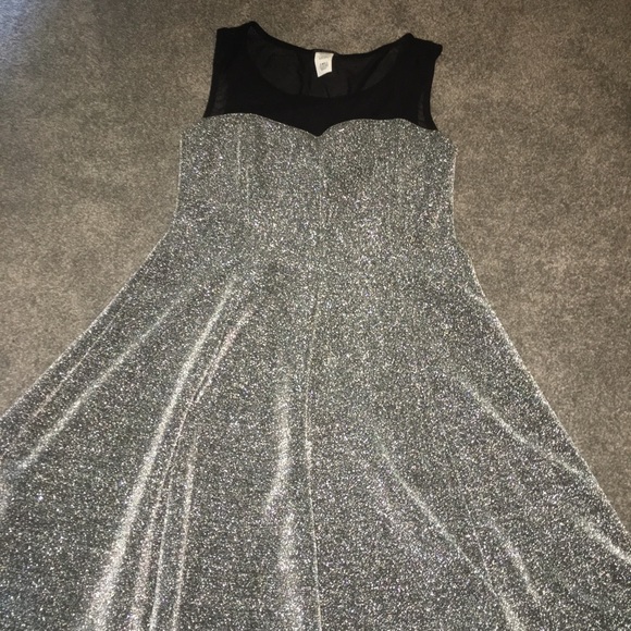 Dresses - Picture 2 of 2